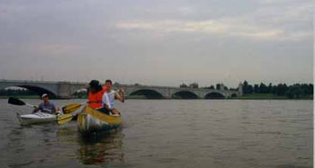 bridge.jpg (13131 bytes)